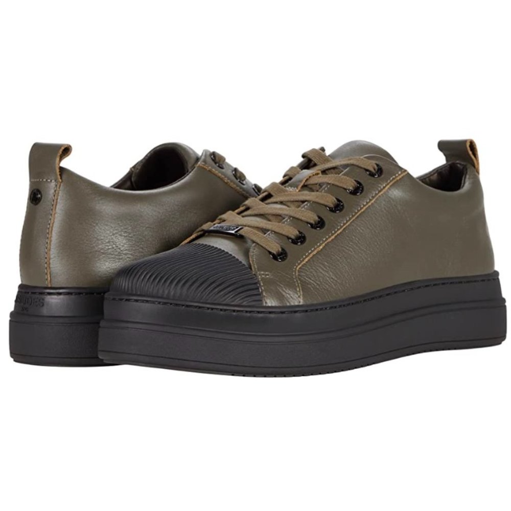 J/Slide Nocarina Sneaker Brand New